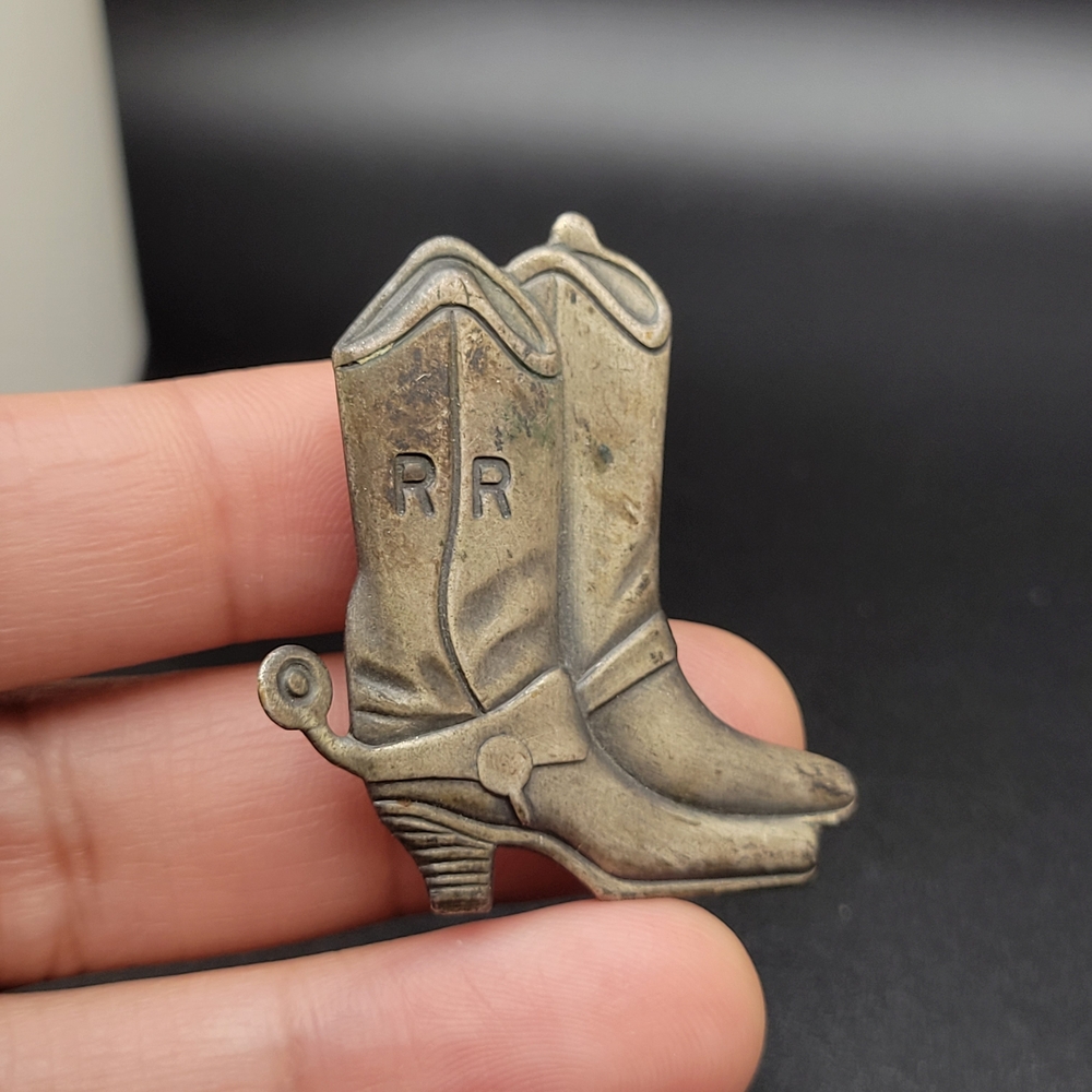 Vintage-Inspired Silver Cowboy Boot Brooch - Western Style - Picture 3 of 6